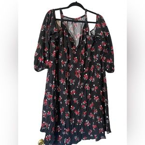 Torrid Black Red Rose Print Cold Shoulder Long Sleeved Dress EUC size 22
